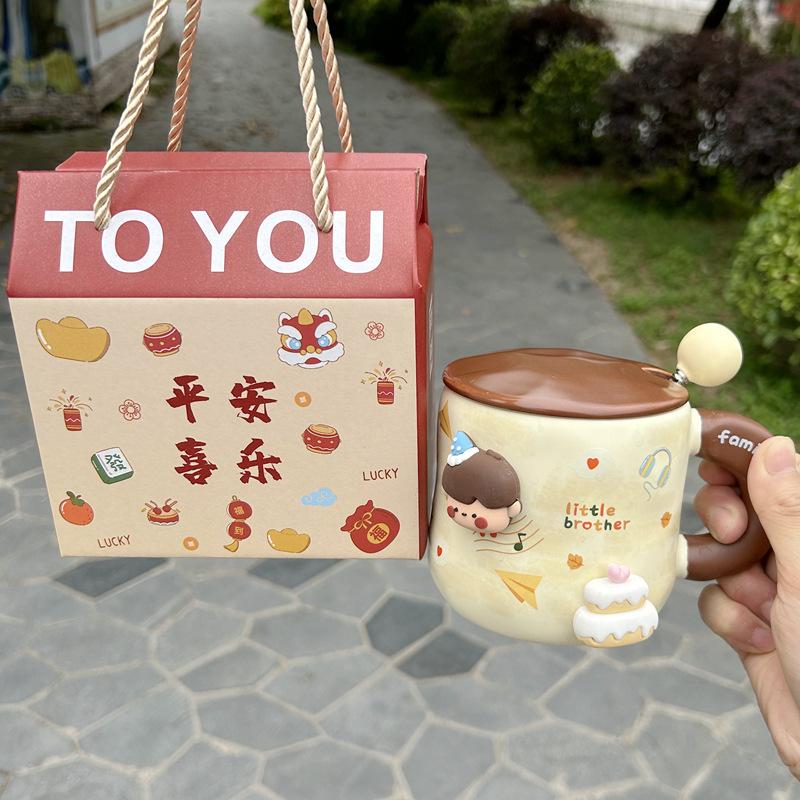 

Birthday Gift Mug with Lid Spoon Cup with Good Looks Girl Drinking Water Cup with Ceramics for Breakfast Coffee Cup 401-500ml