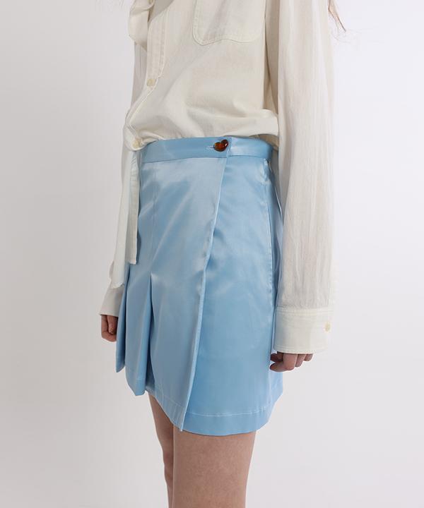 Green Butter Silky Heart Button Skirt (Light Blue)