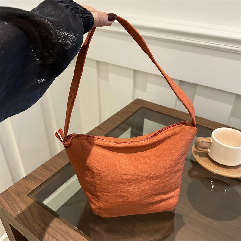 High end Underarm Bag for Women with Large Capacity New Autumn and Winter Canvas Shoulder Bag for Women with Niche Cloth Bag Bucket Bag
