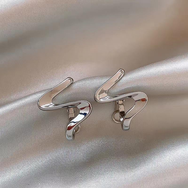 

2024 Copper Color Twist Metal Stud Earrings For Women Party Simple Punk Zircon Girls Gift