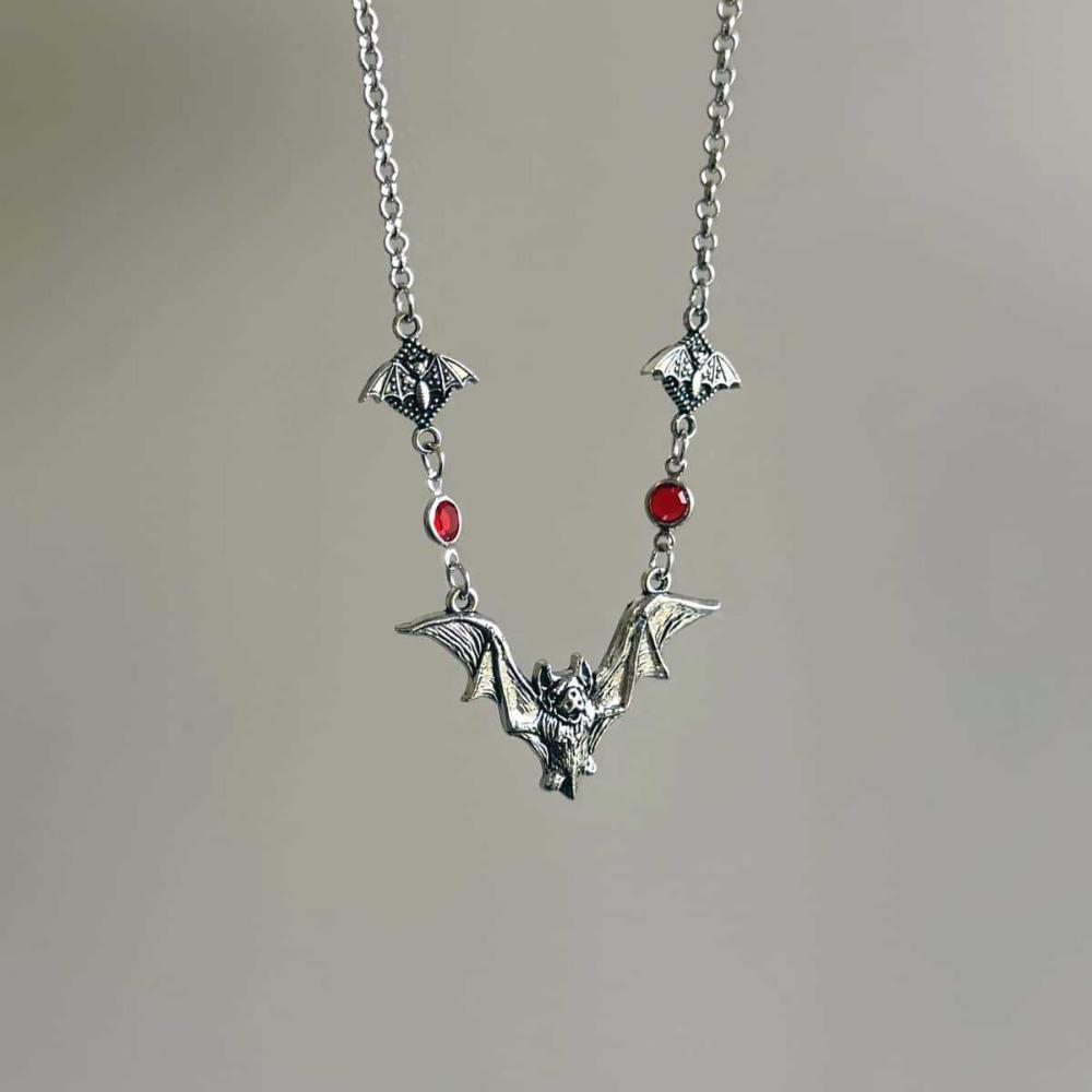 Gothic Punk Sliver Color Vampire Bat Red Black Crystal Pendant Choker Necklace for Men Women Halloween Party Jewelry Accessory