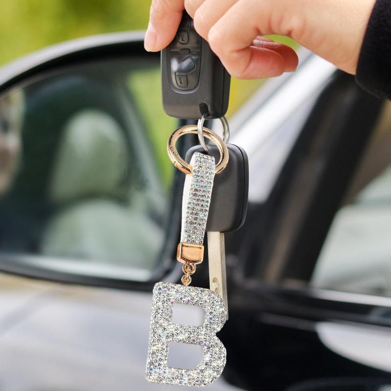 1PC Keychains Ideal Gift Letter Design Bling Key Ring Accessory Full Rhinestone Design Lucky Pendant 26 Alphabet Letters