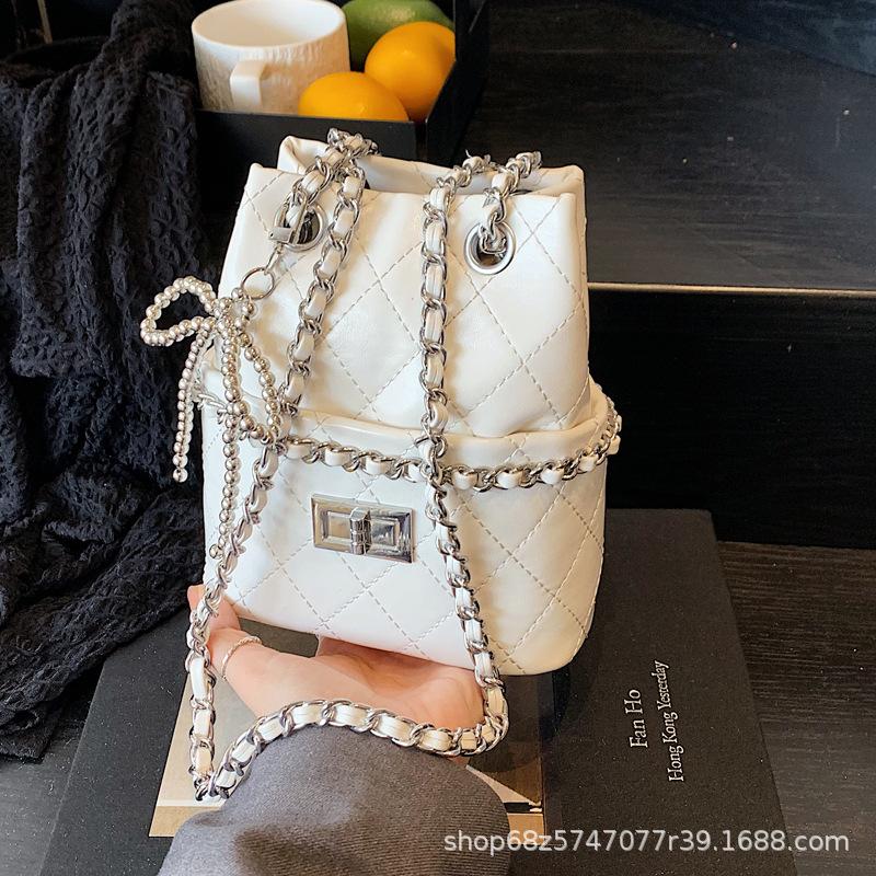 This Year's Popular Fashion Korean Version of Diamond Chain Bag Women's 2025 New Versatile Shoulder Messenger Bag Bucket Bag Tide