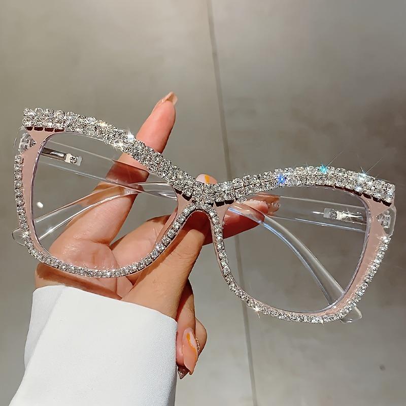 Un Paio di Occhiali da Donna Eleganti a Forma di Occhio di Gatto Adornati di Strass
