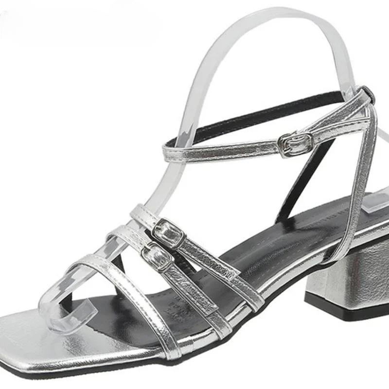 2025 Sommer Gladiator Silberne Damen Sandalen Mode Elegant Eckige Zehenschuhe Damen Streetstyle Dicke Ferse Sandalen
