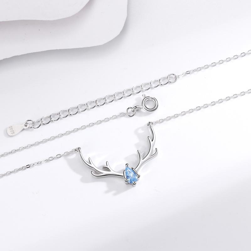 All the Way, You Have an Elk Necklace, a Small Fresh and Exquisite Blue Diamond Antler Pendant Gift for Women.