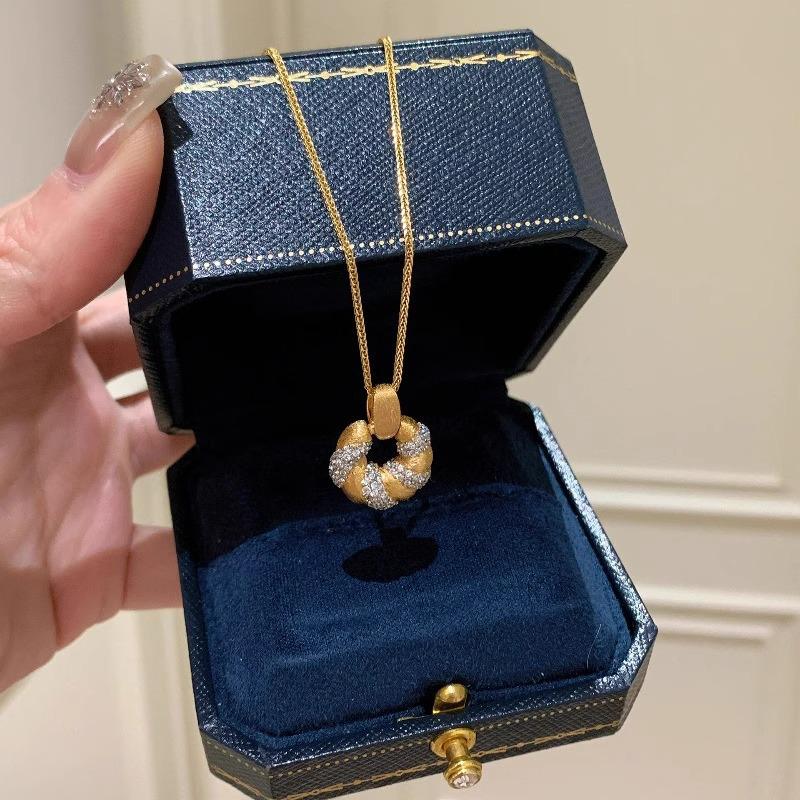 Elegant Heart Bow Pearl Necklace for Women - Non-fading, High-End, Versatile, New Style