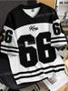 Camiseta Deportiva de Manga Corta para Hombre con Cuello en V Estampado de Números 66 y Letras Estilo Rey Moda Camiseta Casual Diaria Street Atlético Ajuste Holgado Tops Masculinos