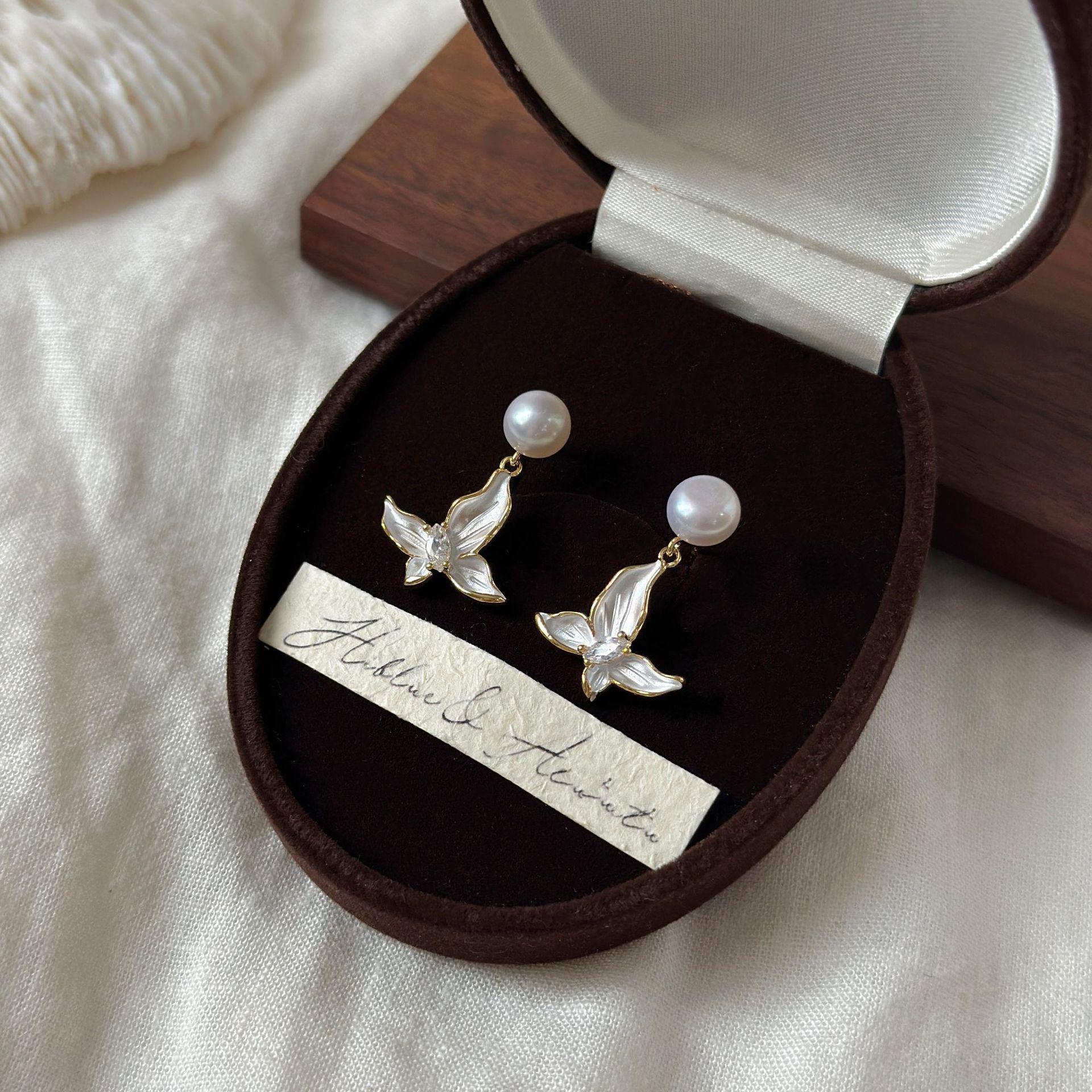 Elegant French White Butterfly Pearl Stud Earrings for Women - Retro, Sweet, Niche High-End Design