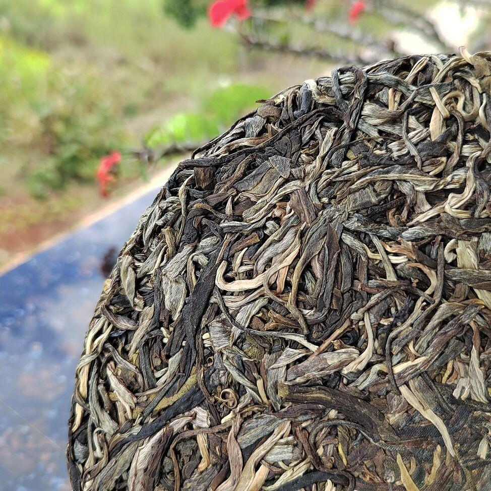 Lao Banzhang 357g Tree Pu 'er Tea Cake Menghai Tree Pu 'er Tea Yunnan Tea