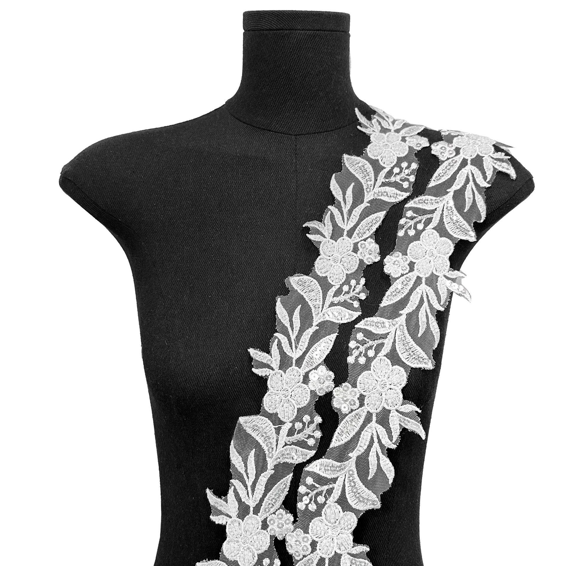 

Белые сетчатые бусины Трехмерный цветок Штрих-код Аксессуары для одежды Свадебное платье Юбка Декоративное кружево Аксессуары T1091 white one size