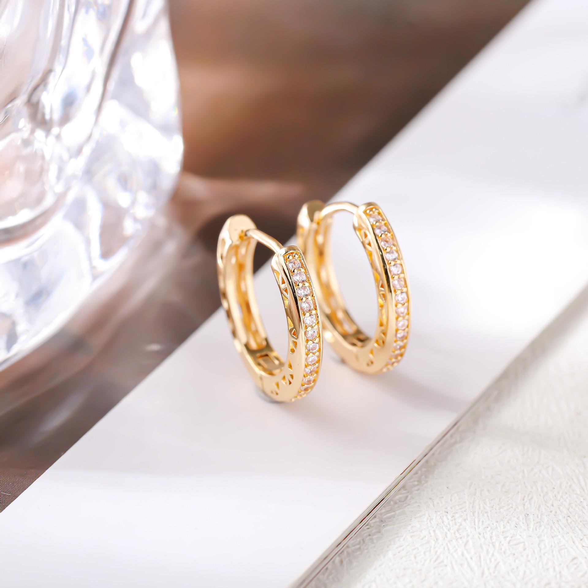 Elegant Rhinestone Hollow Round Earrings: Retro Zirconia Accessory