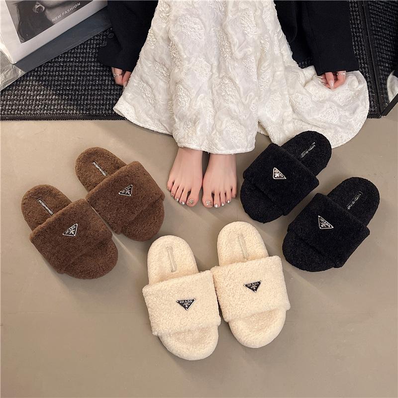 Thick-soled Fluffy Slippers Women's Outer Wear 2025 New Autumn and Winter Fluffy White Fluffy Shoes Internet Celebrity Super Fire Cotton Drag