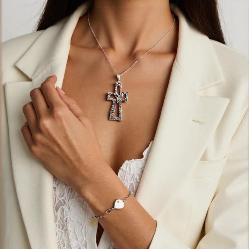 Stylish Religious Pendant Earring Heart Necklace Comfortable Jewelry Alloy Texture Suitable for Dating and Casual Event