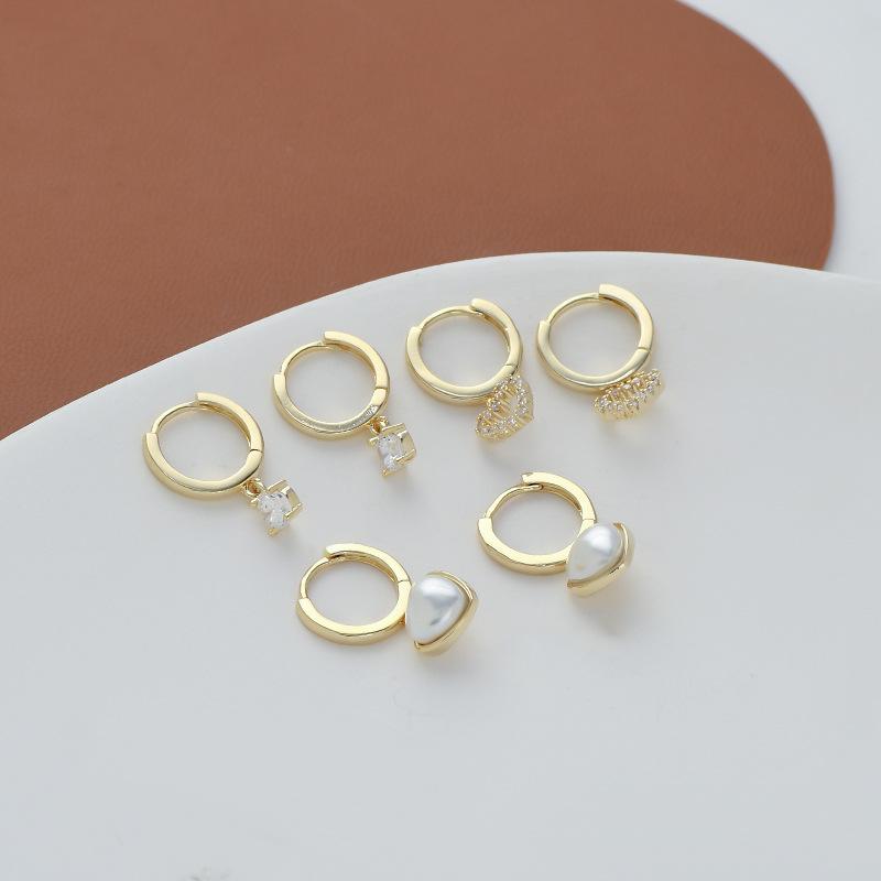 Ear Buckle Three Pairs of Heart Pearl Earrings Delicate Shine Zircon Cute Earrings Female Buckle Fashion Jewelry Women Party Gift Accessories