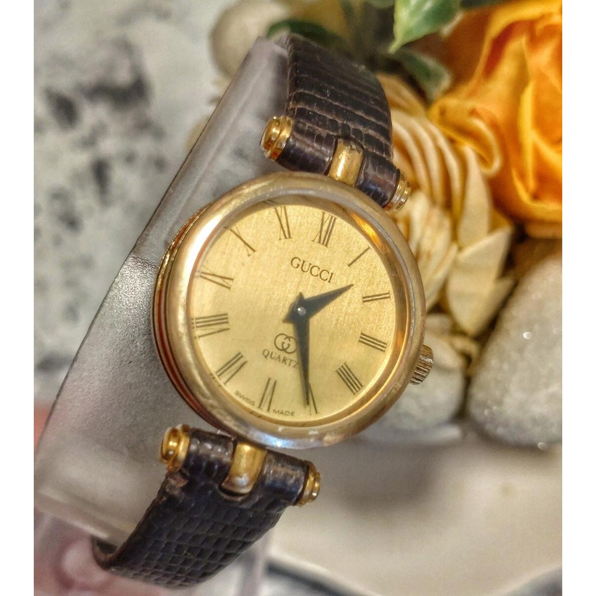 Used Working GUCCI Quartz Ladies Watch Gold Dial Roman Index Vintage 2 Hands