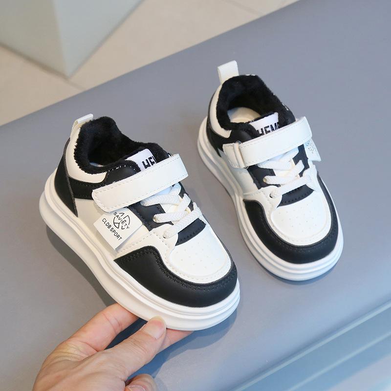 

2025 winter two-cotton velvet children s leather board shoes boys sports shoes Korean version soft-soled girls white shoes to keep warm Size 22-26, please take 5 pairs