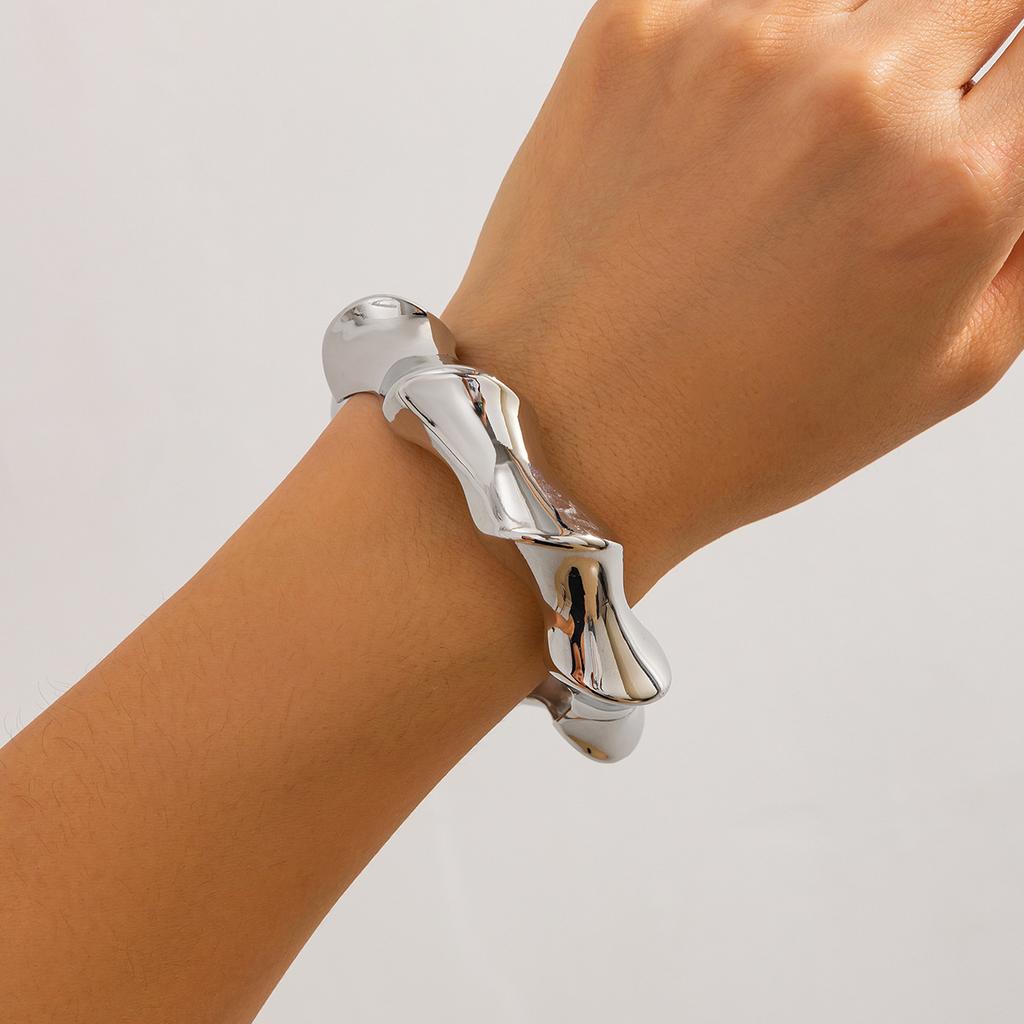 Design Sense Metal Folded Bracelet Bracelet Exaggerated Thread Twist Line Circle Bracelet Female