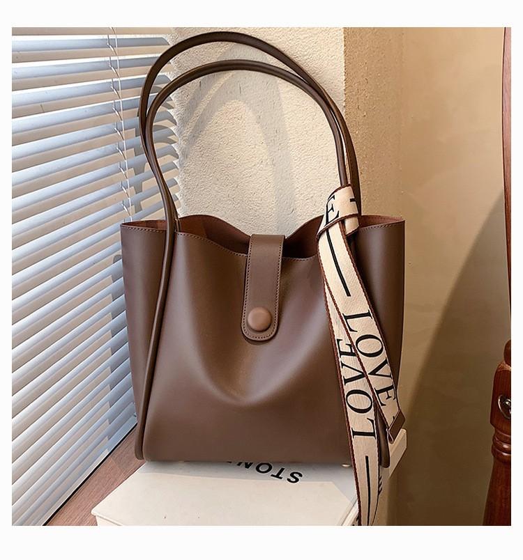 

Large capacity spring big bag women 2025 new trendy Internet celebrity foreign style shoulder bag texture fashion tote bag