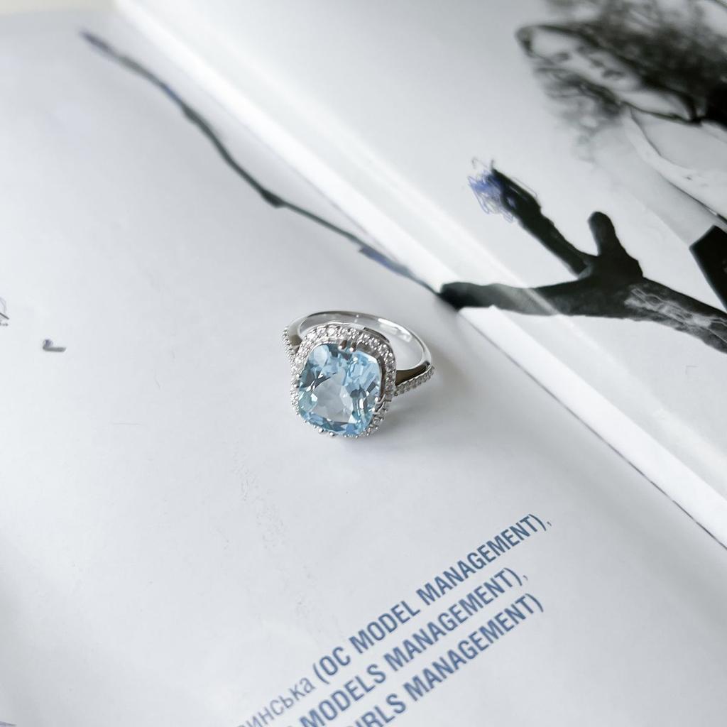 Серебряное кольцо с натуральным топазом 7.09ct, фианитами, вес изделия 4,68 гр (2152118)