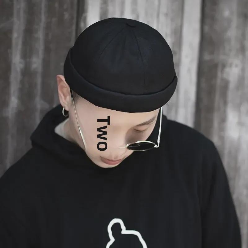 """Elegantní korejský styl melounový klobouk""": Módní podzimní design bez krempy pro muže i ženy, Móda inspirovaná celebritami.