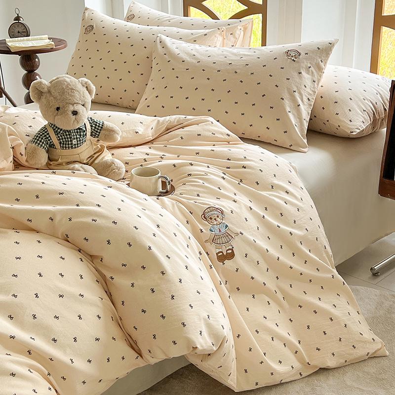 Washable Cartoon Cotton Embroidery Duvet, Bed, and Fitted Sheet Set - Soft, Fluffy Cloud Design for Dormitories.