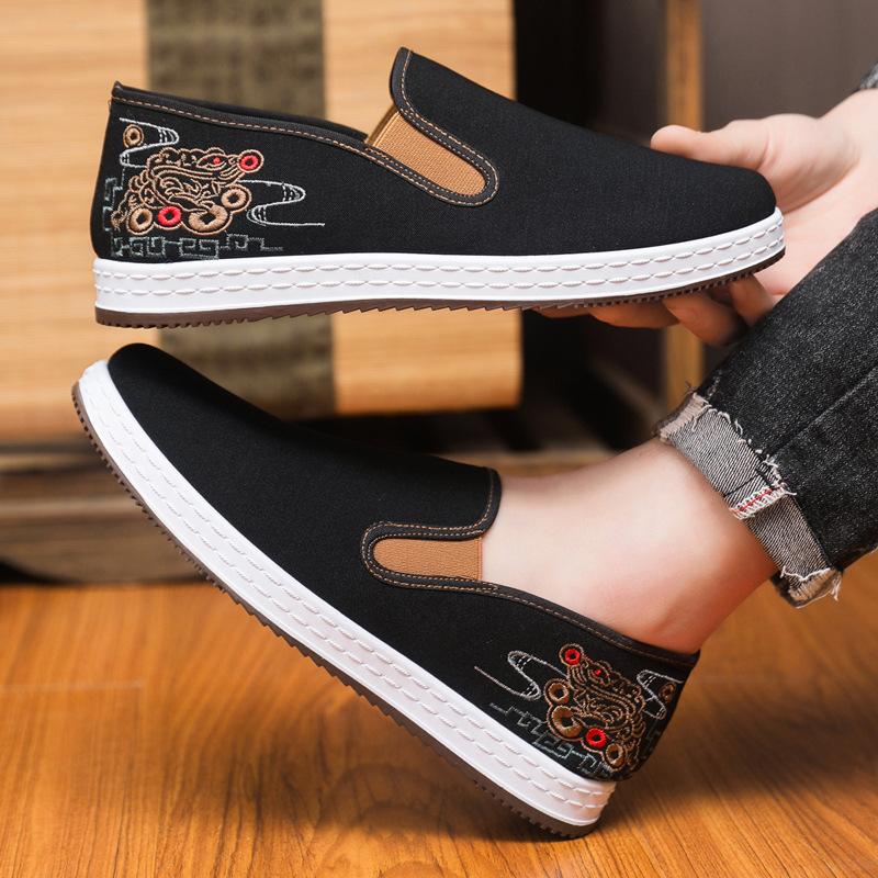 Spring men's cloth shoes breathable flat-bottomed driving shoes Chinese men's shoes breathable comfortable cloth shoes casual shoes