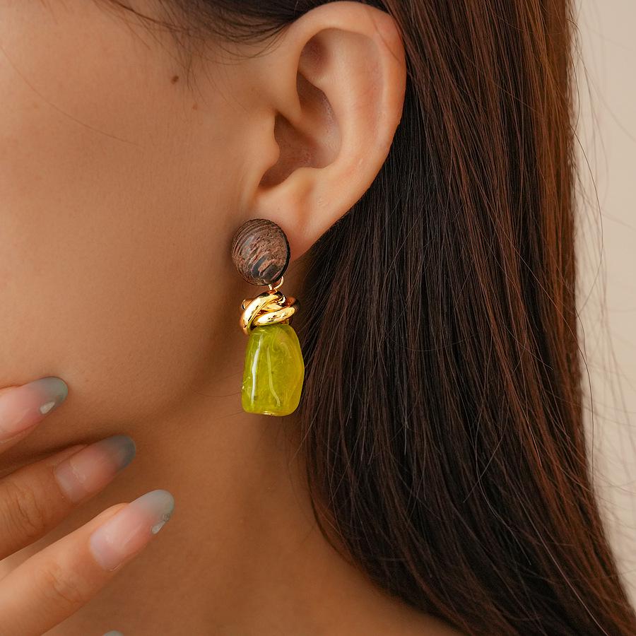 European Retro Geometric Resin Wrapped Earrings: High-End Autumn Winter Style for Women