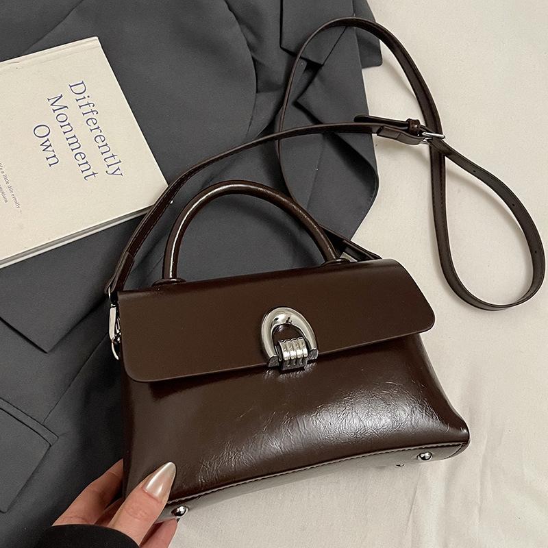 

2025 new ins simple oil wax leather solid color portable small square bag femininity versatile commuter style messenger bag bag