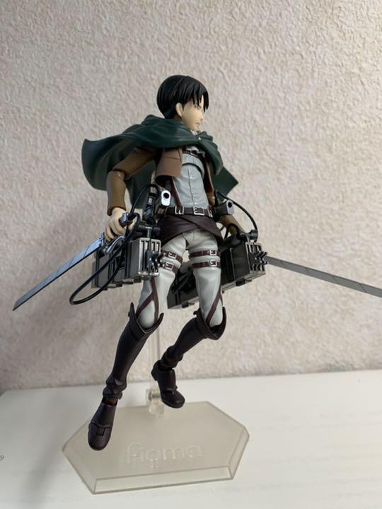 

[USED] Attack on Titan Captain Levi figma - first come first served!