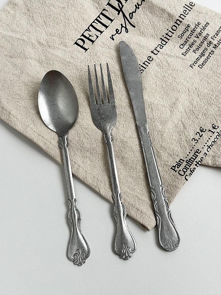 Set di Posate Vintage Sbalzate Coltello Cucchiaio Forchetta, Stile Reale Europeo, Lusso Coltello da Bistecca Forchetta Cucchiaio per Ristorante