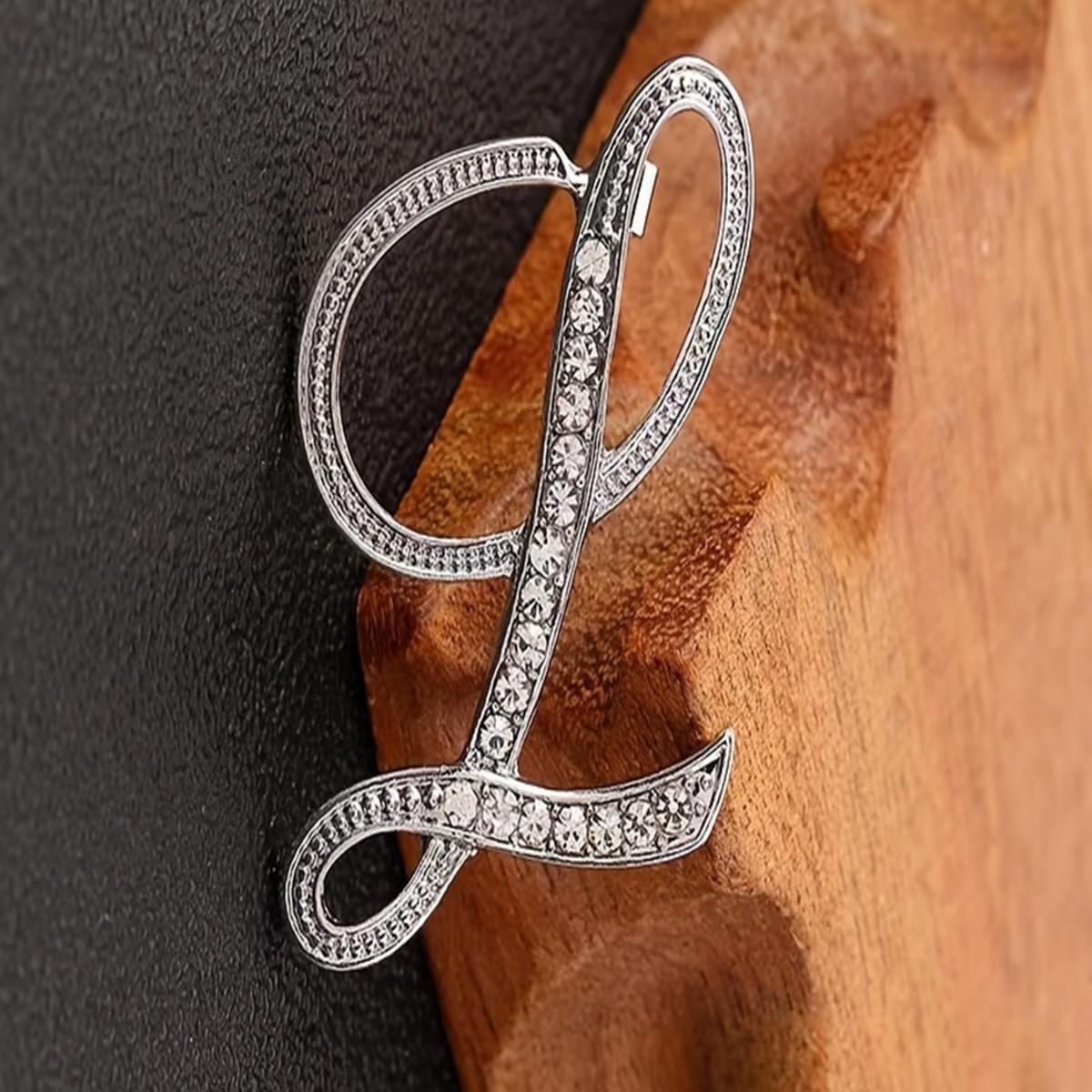 

English Alphabet Brooch Pin Badge: Stylish Corsage Insignia for Men and Women s Suit Jackets Silver J