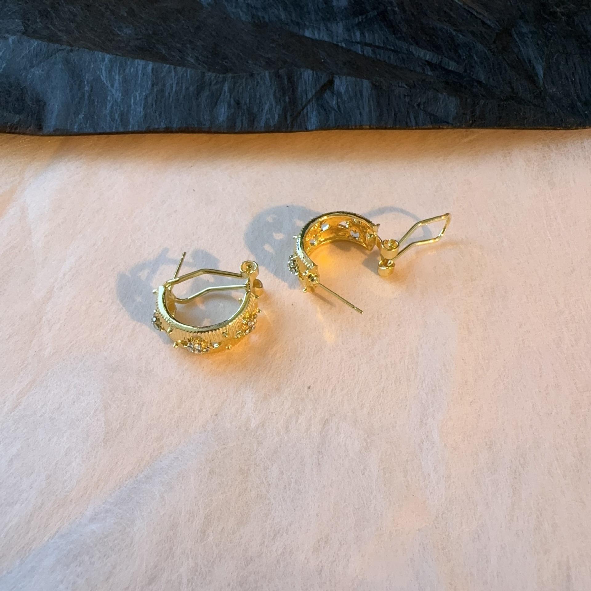 

Серьги-цветы золотого/серебряного цвета, французские ретро-серьги с металлической инкрустацией из циркония, подходят для женских ювелирных подарков золотой