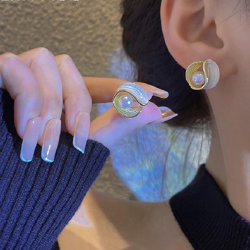 Unique Korean Pearl Stud Earrings: 2022's New Light Luxury Design