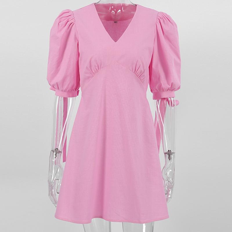 Летнее платье женское элегантное с V-образным вырезом и рукавами-фонариками на шнуровке — фото 9
