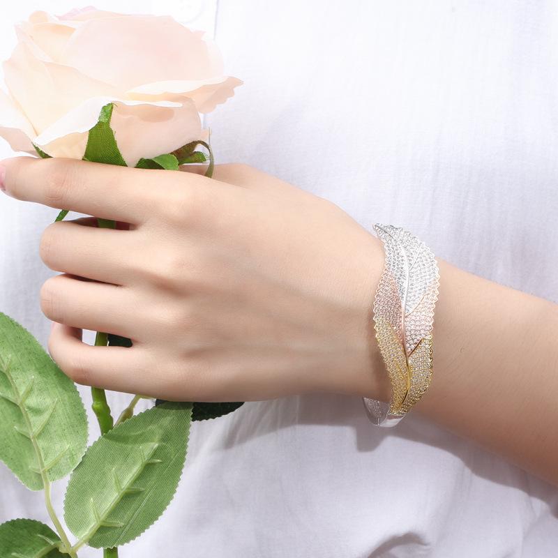 S0134 Hand Jewelry Personalized Creative Leaf Bracelet Super Flash Zircon