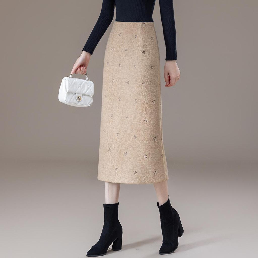 Elegant Woolen High Waist A-line Skirt with Bow Embroidery for Women - Winter 2025 Collection