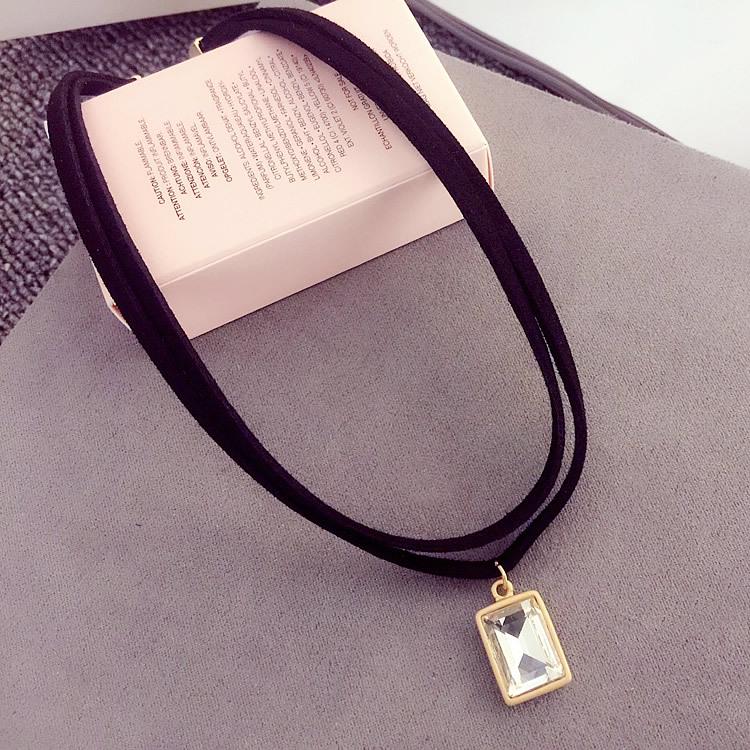 

Korean Retro Harajuku Clavicle Necklace: Women s Double-Layer Black Gemstone Pendant, Short Simple Collar белый