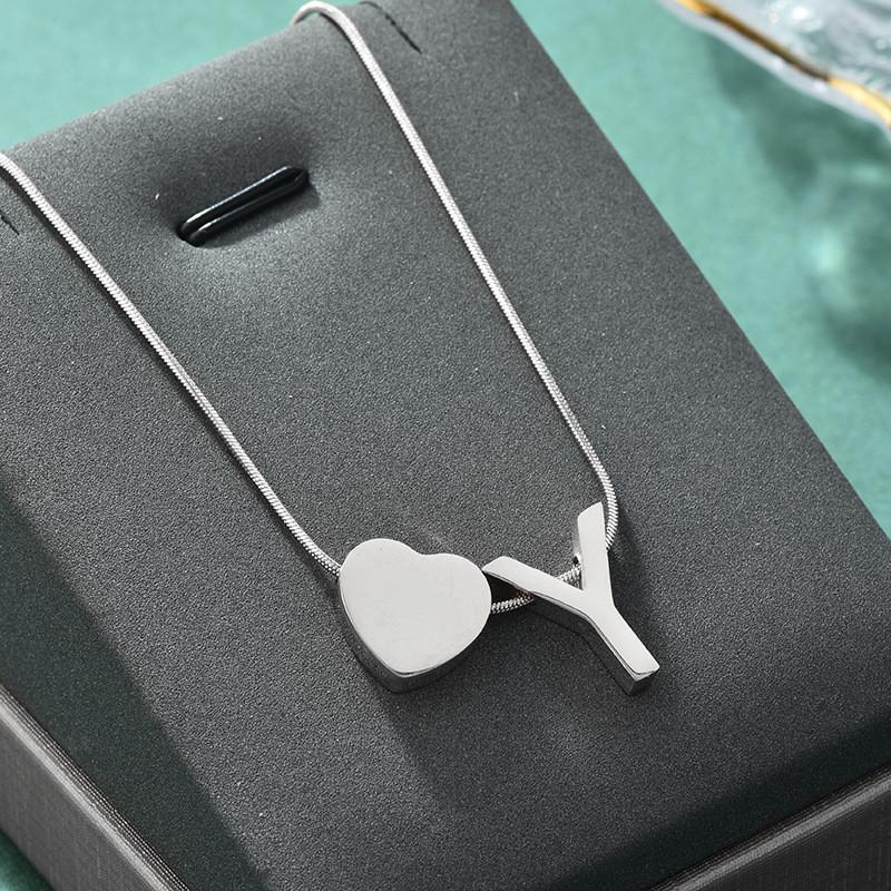 Elegante Colar com Pingente de Coração com Alfabeto Personalizado em Aço Inoxidável para Mulheres