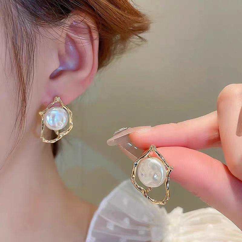 Baroque Natural Pearl Earrings Women's French Retro Temperament Stud Earrings Niche High-end Light Luxury Handmade Ear Jewelry
