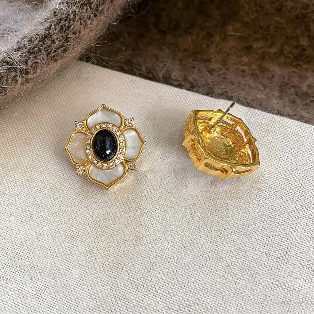 High-End French Retro Camellia Mother-of-Pearl Stud Earrings for Women