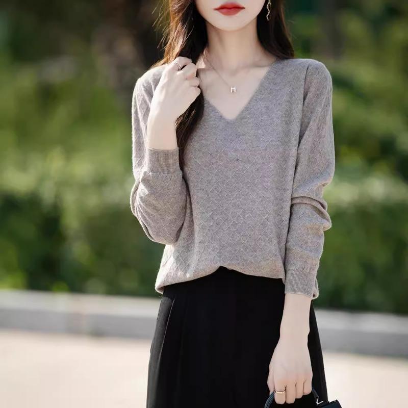 Autumn New Women's Knitted Sweater Andy Fleece Sweater Women's V-neck Long-sleeved Bottomed Prismatic Sweater Women's Batch
