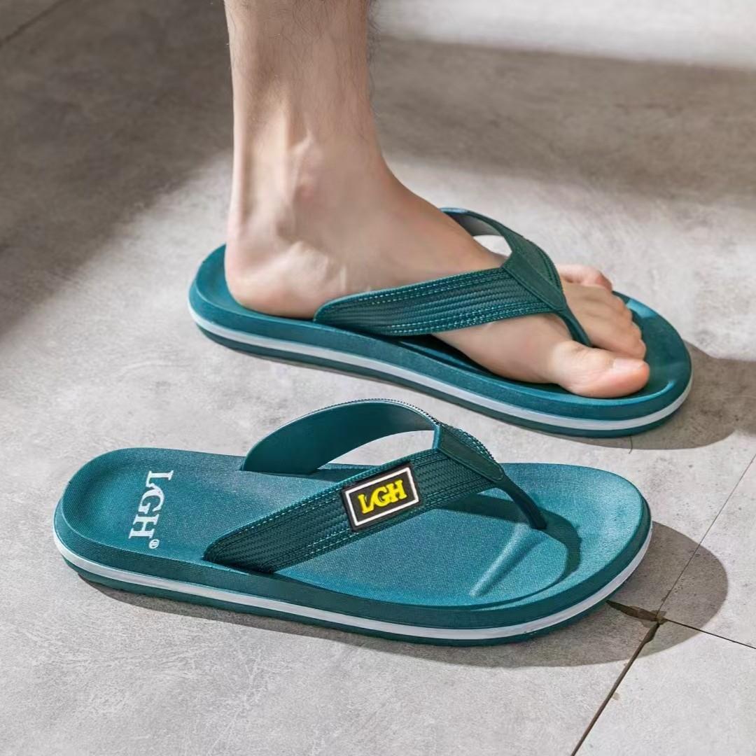 

New men s pinch sandals slippers PVC casual fashion home flip-flops slippers 44