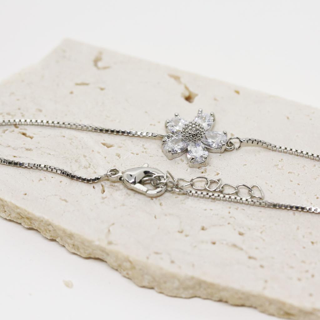 Flower Shape Diamond Adjustable Bracelet Women, Fashionable Exquisite Light Luxury Bracelet Accessories Gift