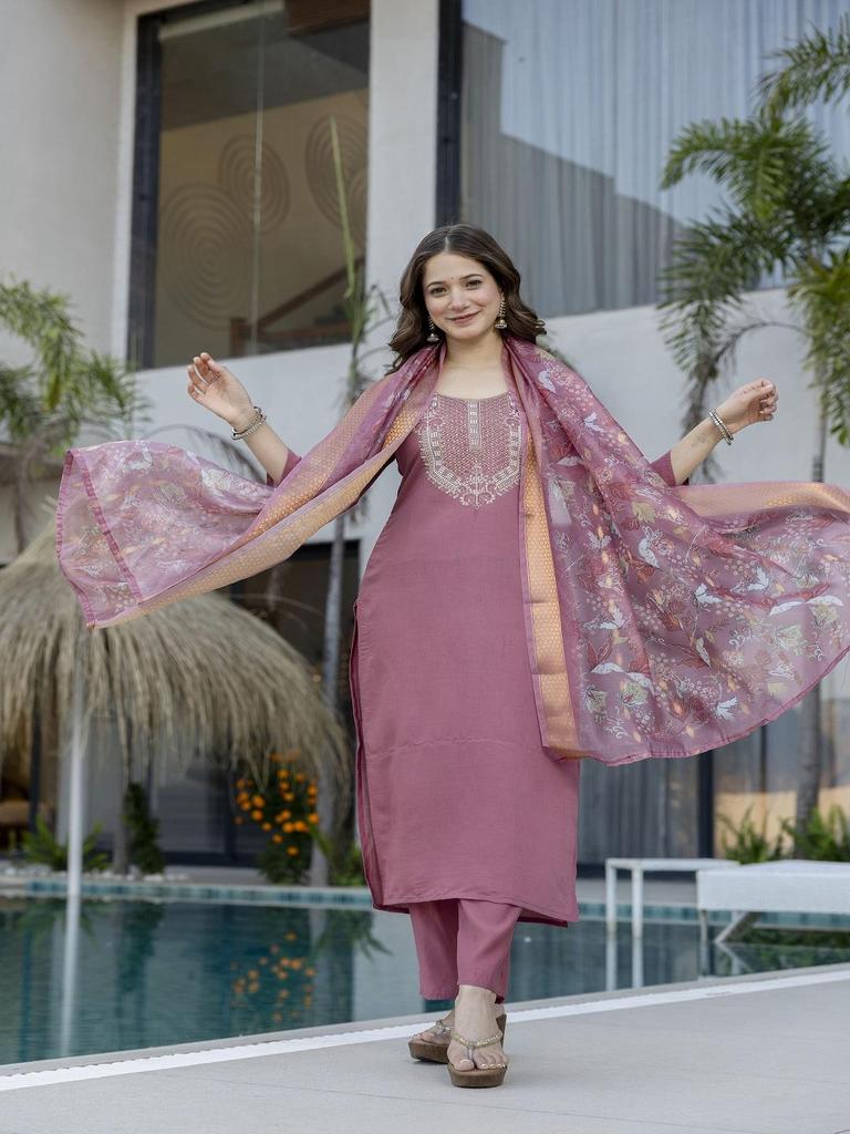 Women Embroidered Kurta Set with Floral Dupatta – Elegant Ethnic Festive Wear
