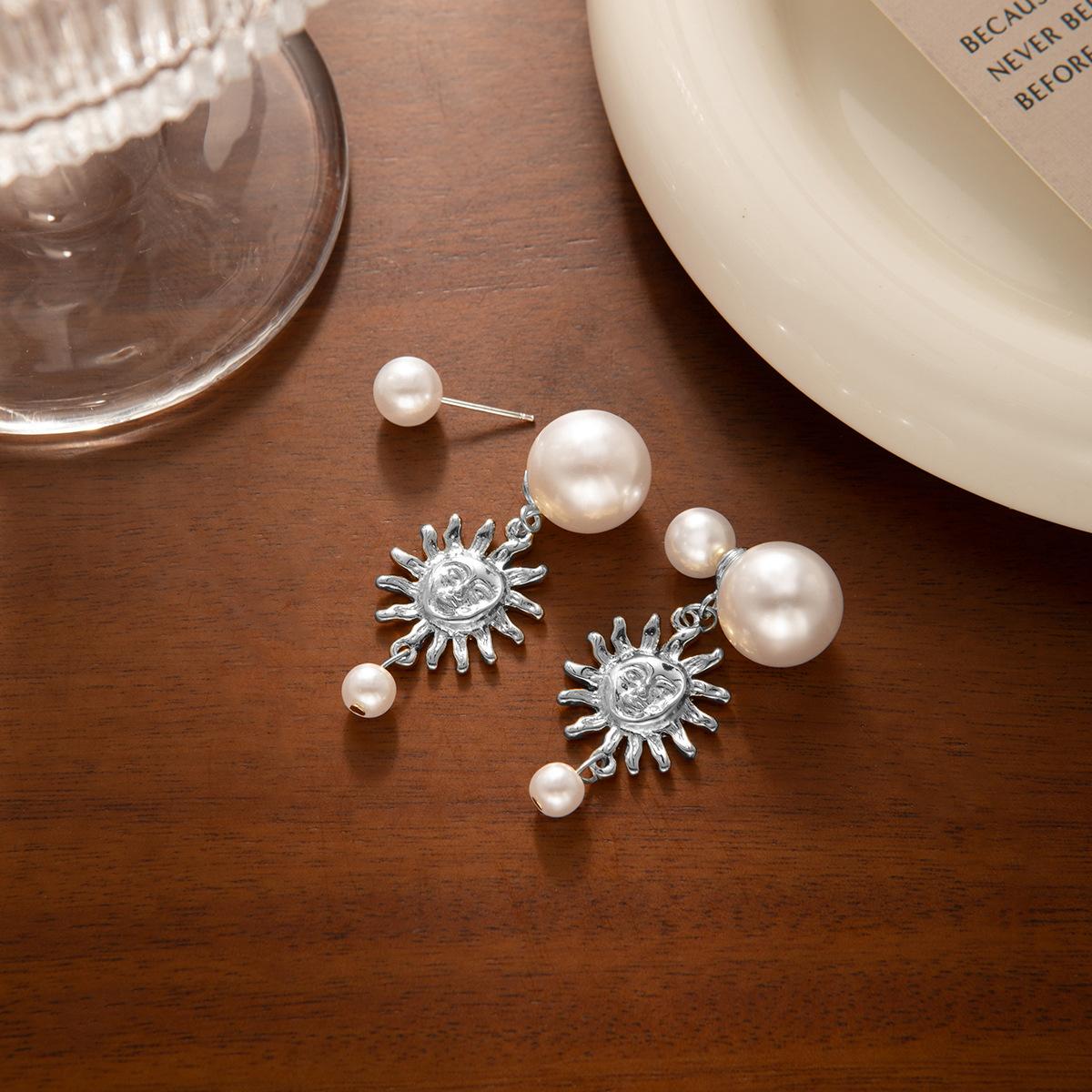 Sun Face Earrings, High-End Size Pearl Two Earrings, Light Luxury Pearl Earrings.