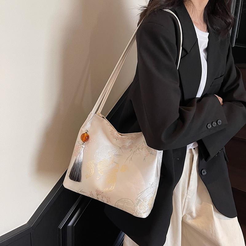 Embroidery Shoulder Bag Women's Underarm Bag Commuter Tote Bag