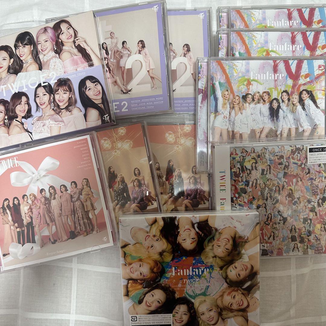 

[USED] TWICE CD/DVD merchandise bundle