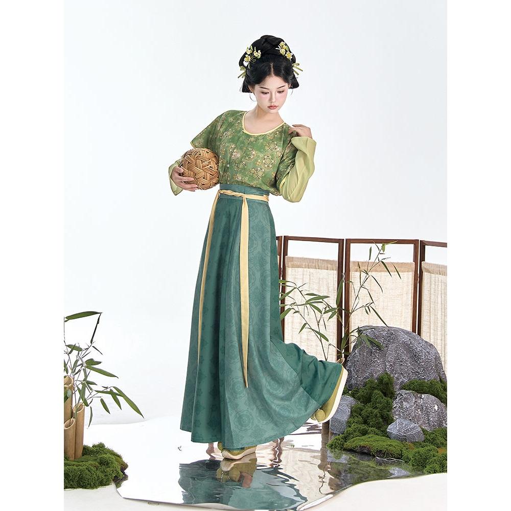 Restore The Chinese Tang Dynasty Style Hanfu Round Neck Shirt Tang Bei Zi And One-piece Skirt Daily Suit For Women