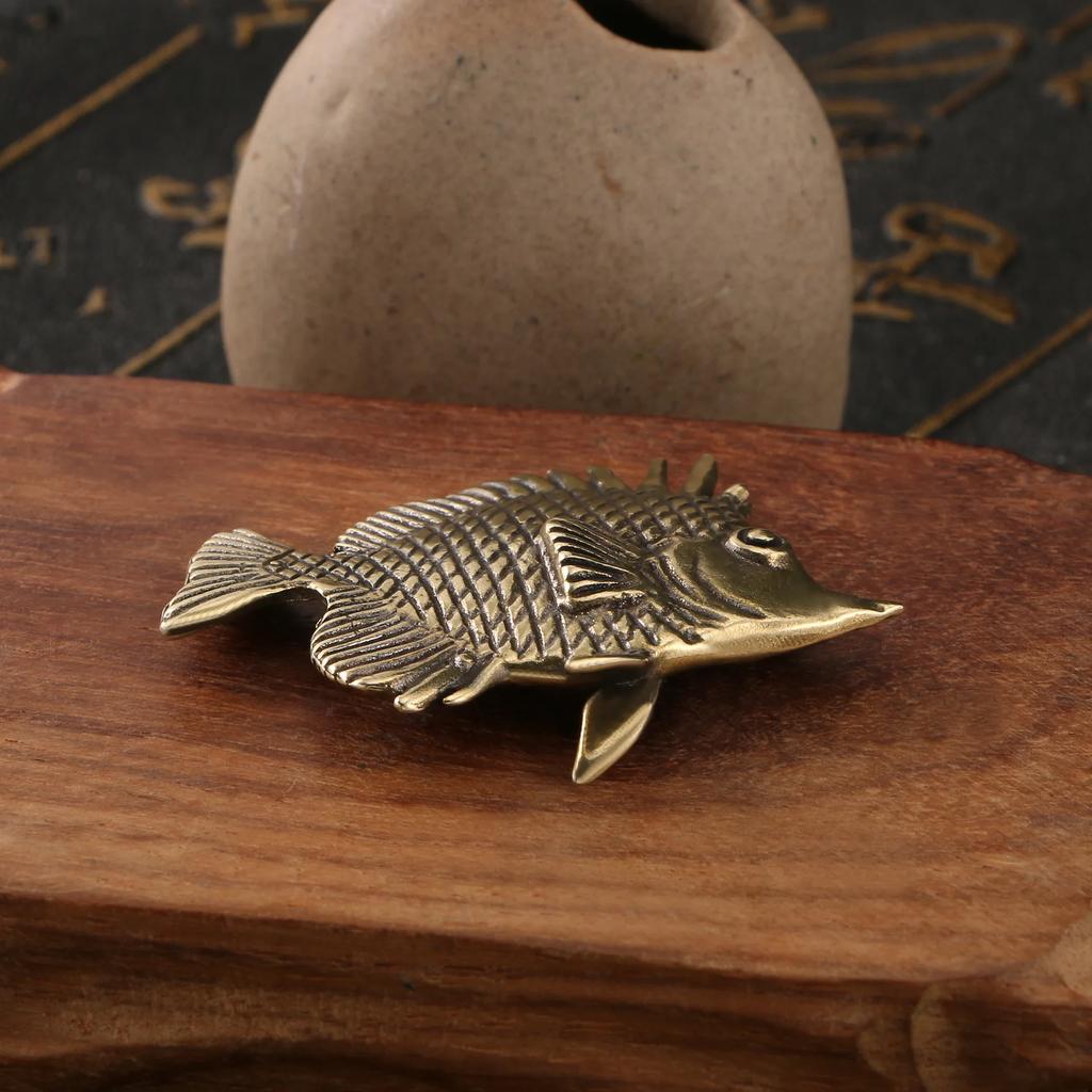Brass Ornamental Fish Antique Cute Figures Office Desk Decoration Can Stand Up Little Fish Ocean Copper Ornaments Tea Pet